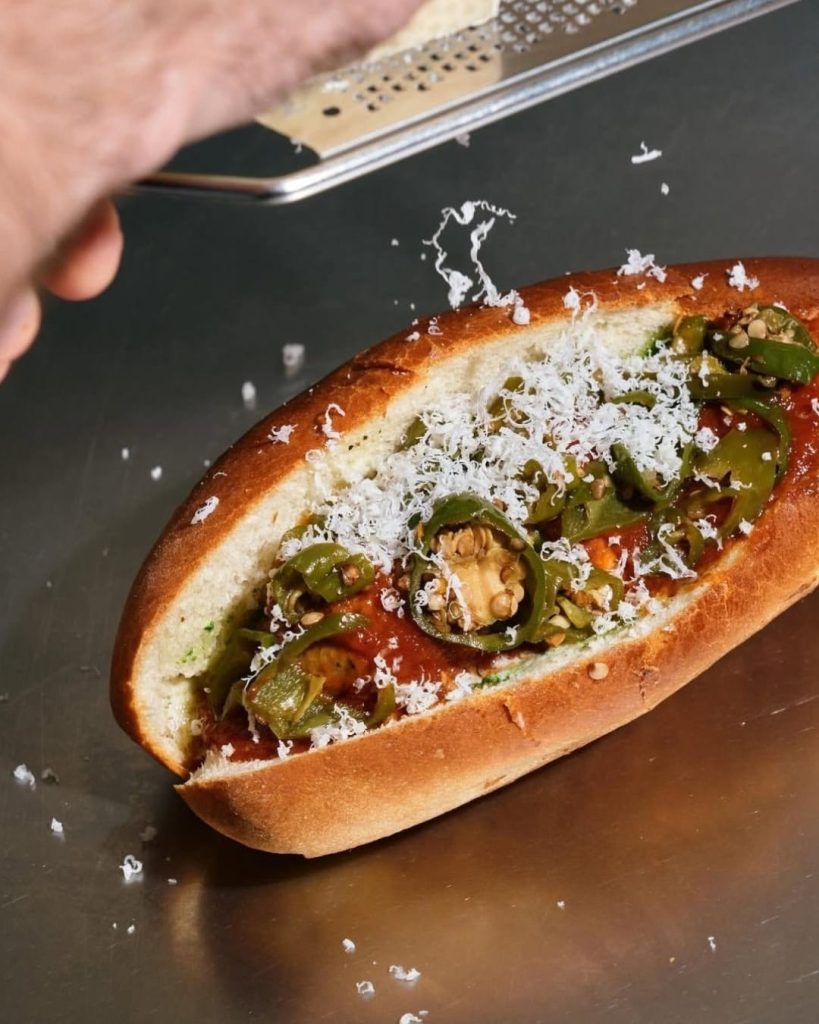 Sandwich à emporter chez Vandal près des Buttes-Chaumont Paris 19e