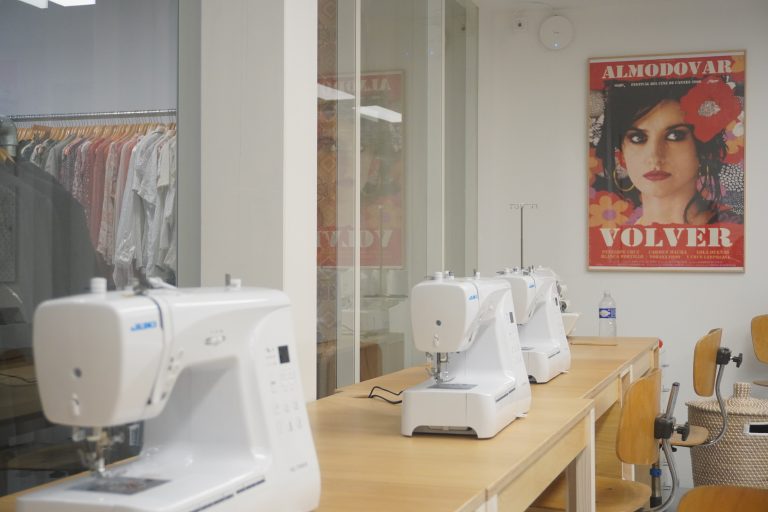 Cours de couture dans le 19e : apprendre à coudre à La Textilerie du TLM