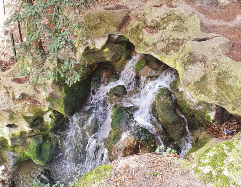Les immenses réservoirs cachés des Buttes-Chaumont